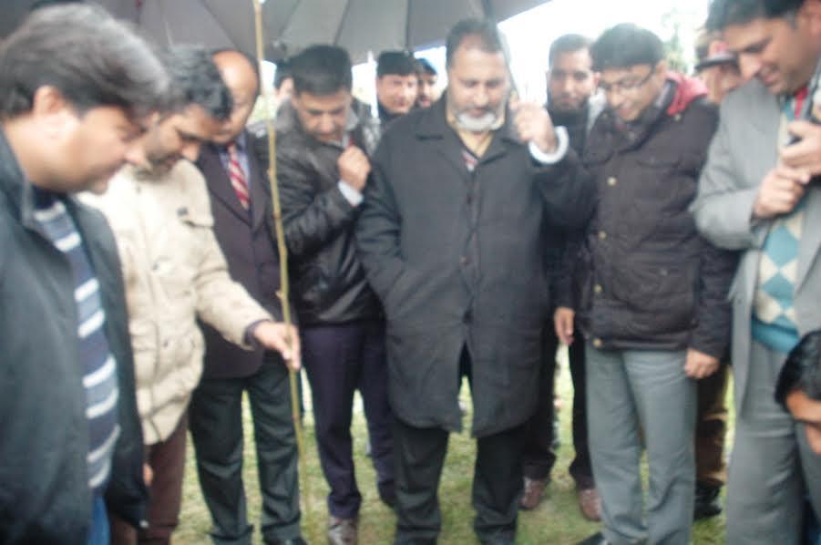 Div Com conducts extensive tour of Kupwara